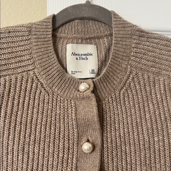 Abercrombie Taupe Ribbed Cardigan with Pearl & Gold Buttons - Picture 3 of 5